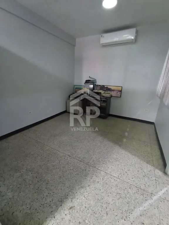 CRL-002 Oficina en Alquiler en Av Venezuela, Barquisimeto
