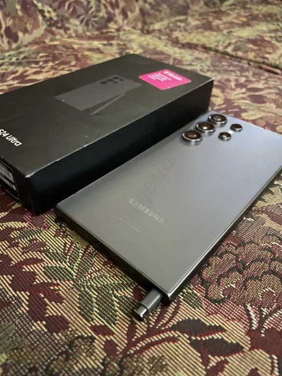 Samsung s24 Ultra 256GB caja cargador original y 6 forros
