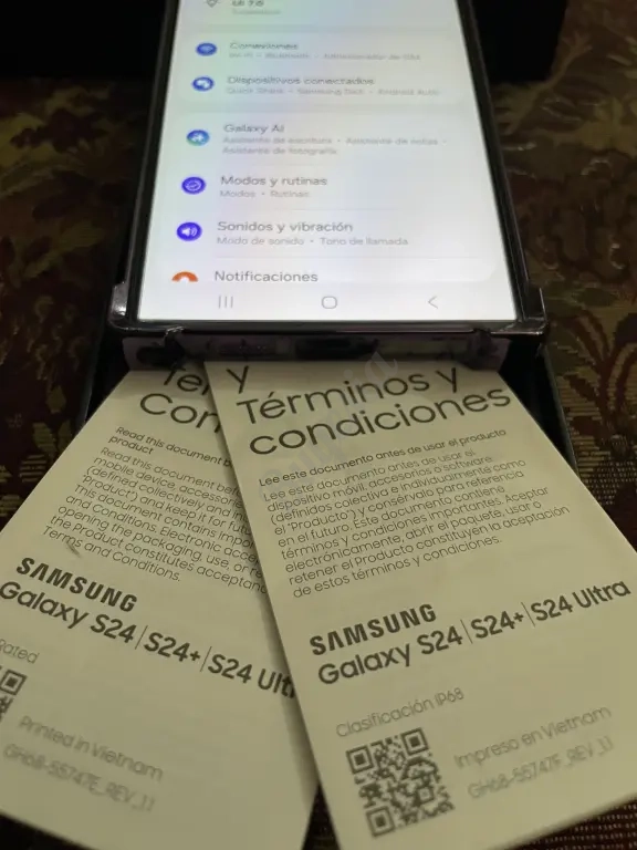 Samsung s24 Ultra 256GB caja cargador original y 6 forros