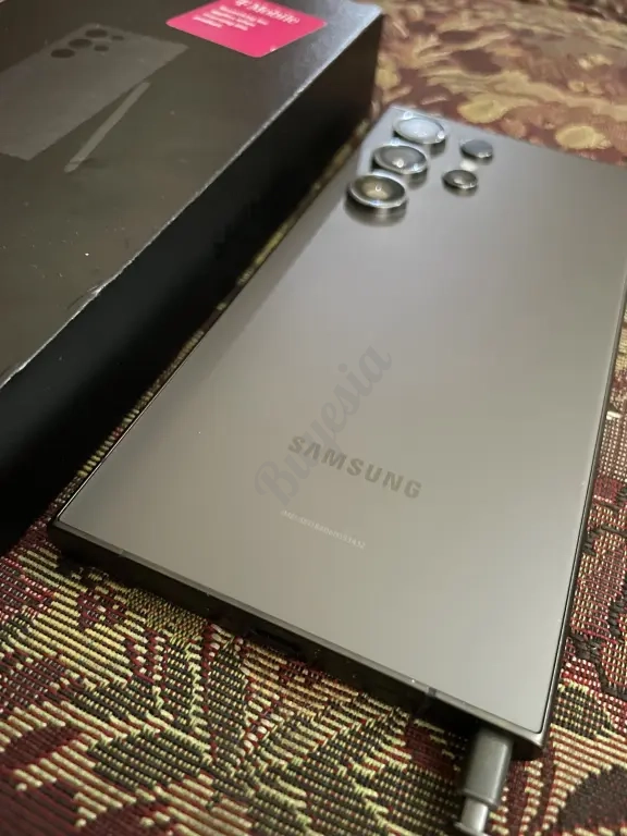 Samsung s24 Ultra 256GB caja cargador original y 6 forros