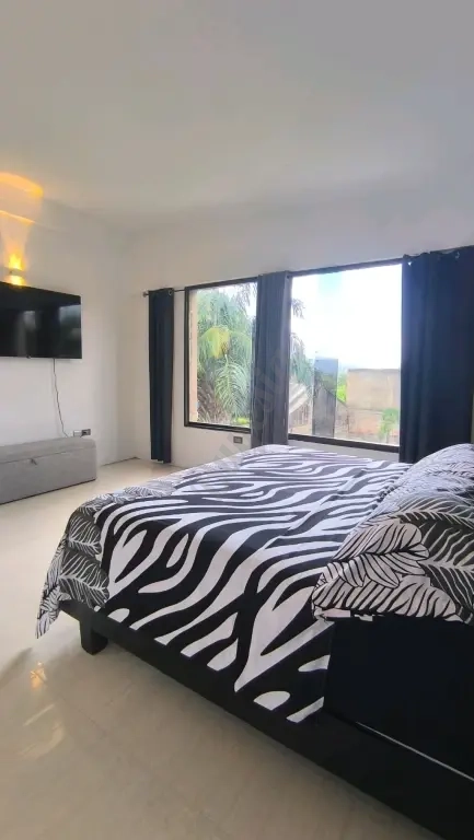 Amplia y Bella Casa en Venta en Urb. Las Morochas, San Diego.