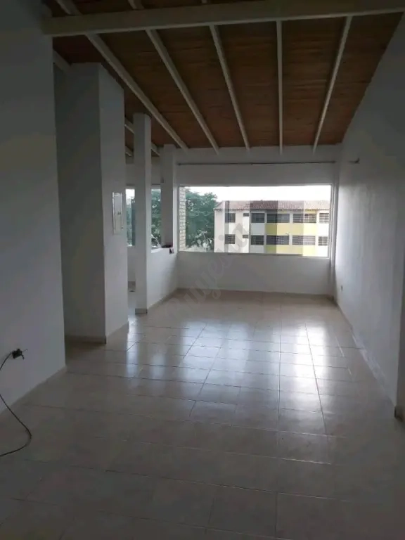 APARTAMENTO SIN AMOBLAR