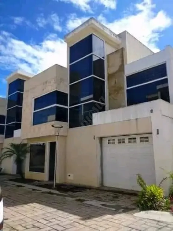 TOWNHOUSE OBRA GRIS CIRCUITO CERRADO