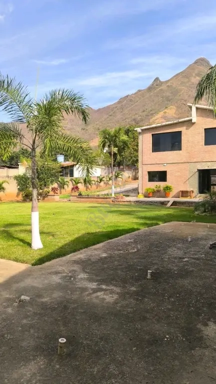 Amplia y Bella Casa en Venta en Urb. Las Morochas, San Diego.