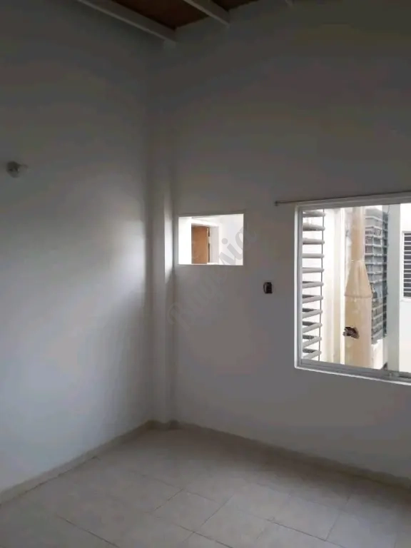 APARTAMENTO SIN AMOBLAR