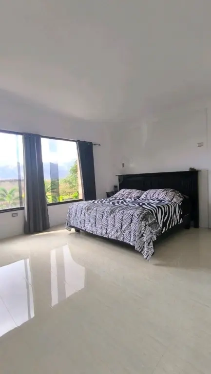 Amplia y Bella Casa en Venta en Urb. Las Morochas, San Diego.