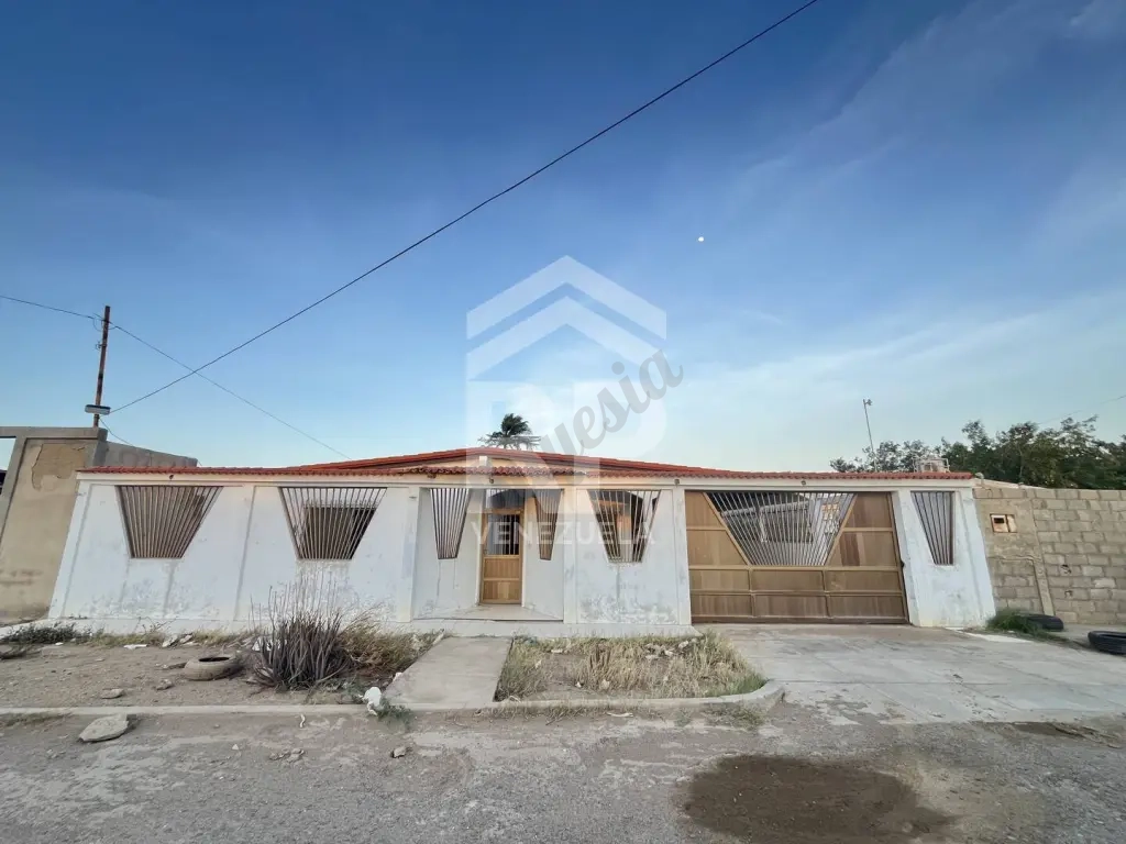 SGC-455 Parcela de Terreno y Vivienda en Venta en Punto Fijo