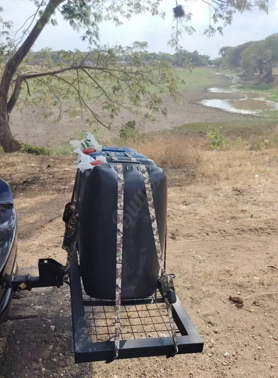 Parrilla porta bidones o equipaje para vehículos.
