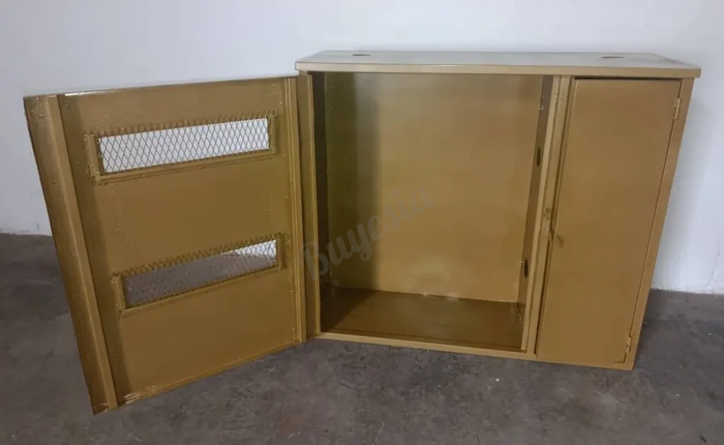 Caja para tres (03) Medidores Eléctricos de 220 Voltios 100 X 90 X 30