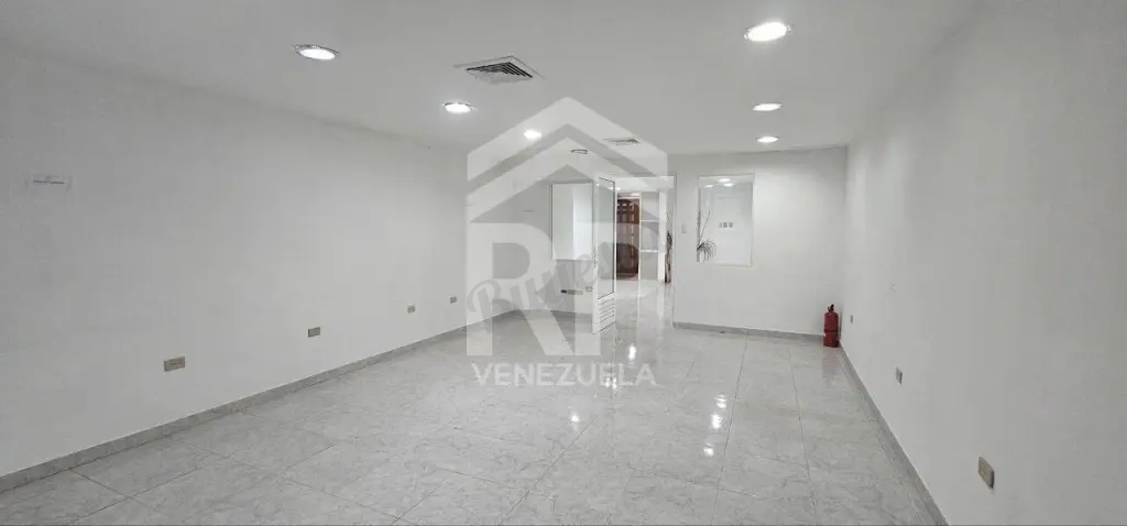PLL-031 Oficina en Venta o Alquiler en la Torre Empresarial, Maracaibo