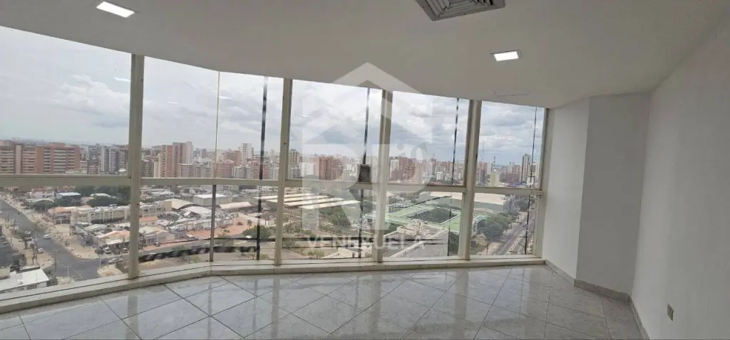 PLL-031 Oficina en Venta o Alquiler en la Torre Empresarial, Maracaibo