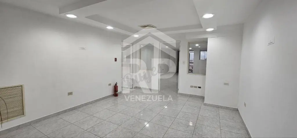 PLL-031 Oficina en Venta o Alquiler en la Torre Empresarial, Maracaibo