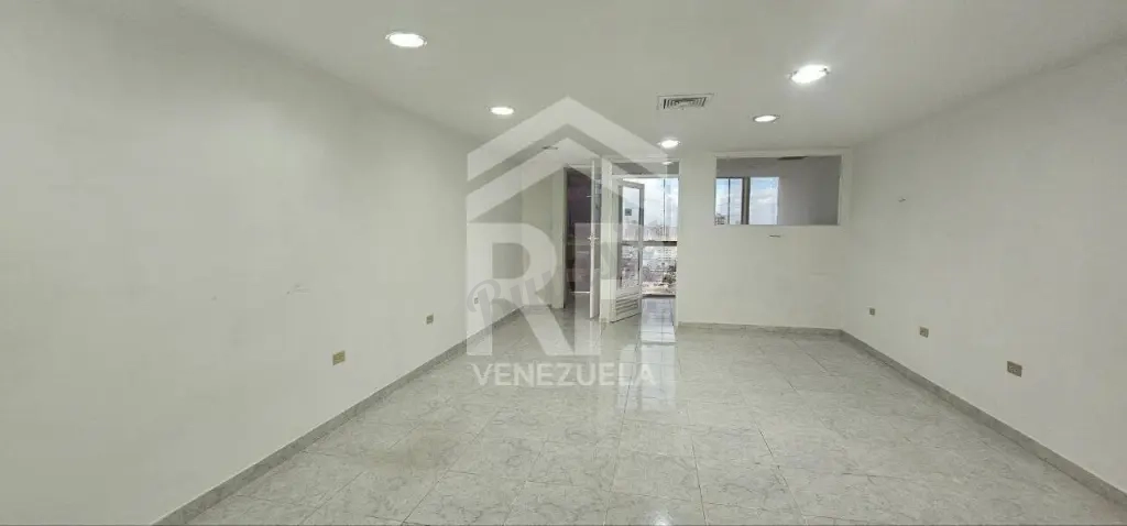 PLL-031 Oficina en Venta o Alquiler en la Torre Empresarial, Maracaibo