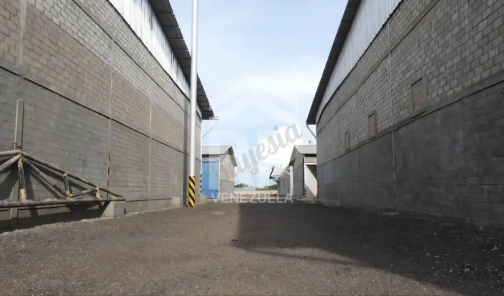 PLG-002 Galpones en Alquiler en Zona Via La Cañada, Estado Zulia