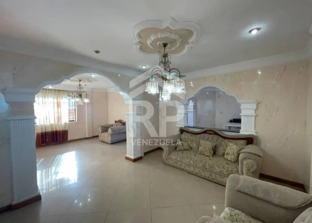 COC-011 Casa con piscina en Venta en Santa Teresa, San Cristóbal