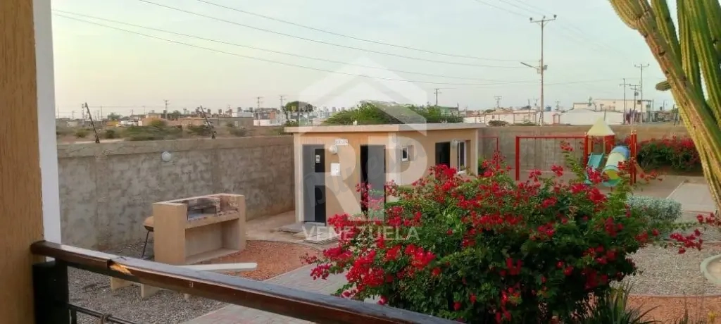 SGC-449 Towhouse en Venta en la Urb. Los Roques, Punto Fijo Falcón