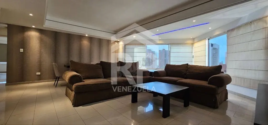 PLA-022 Apartamento en Alquiler en el Sector La Lago, Maracaibo
