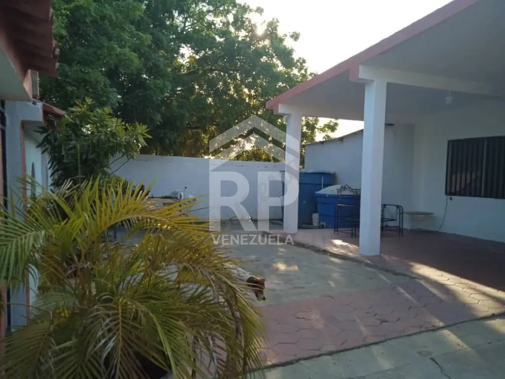 PLC-009 CASA EN VENTA EN URB. LA ROTARIA MARACAIBO