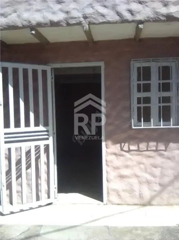 CGC-002 Chalet en Venta en Zona del Junquito, Colonia Tovar