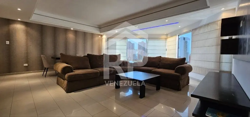 PLA-022 Apartamento en Alquiler en el Sector La Lago, Maracaibo