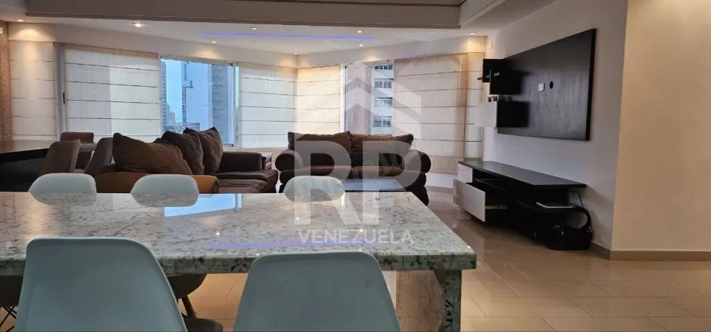 PLA-022 Apartamento en Alquiler en el Sector La Lago, Maracaibo