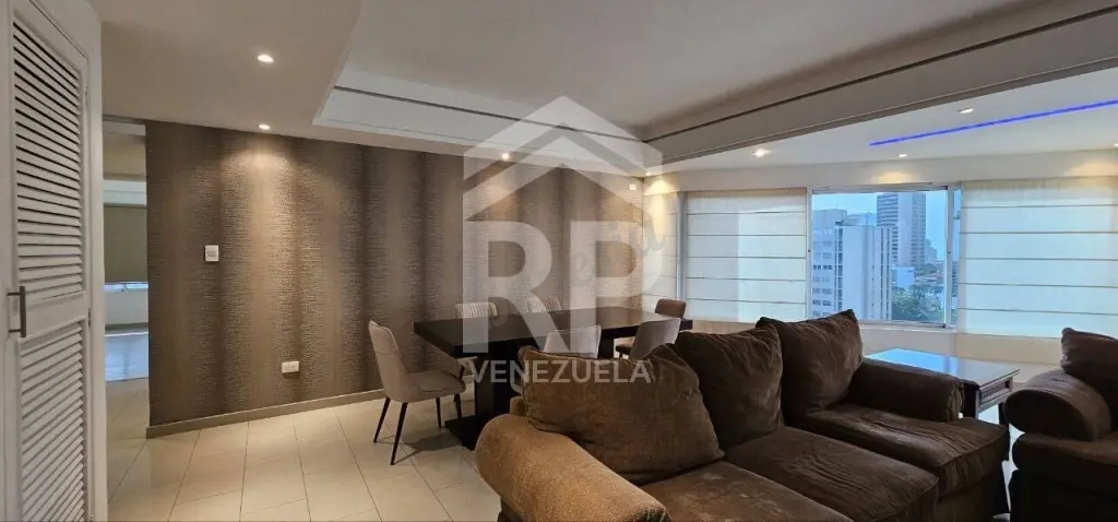 PLA-022 Apartamento en Alquiler en el Sector La Lago, Maracaibo