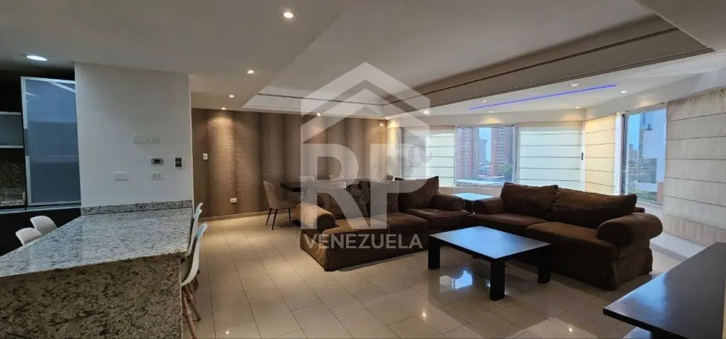 PLA-022 Apartamento en Alquiler en el Sector La Lago, Maracaibo