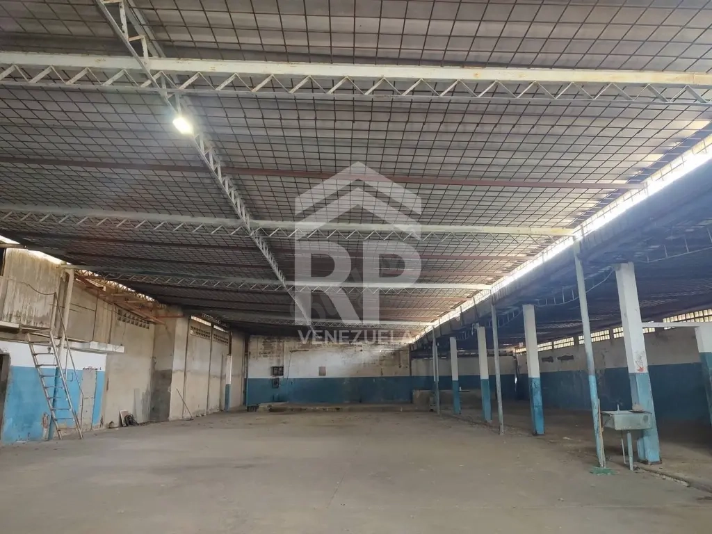 SGG-050 Galpón Comercial en Alquiler en el Centro de Punto Fijo