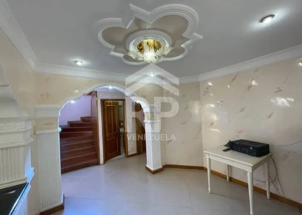COC-011 Casa con piscina en Venta en Santa Teresa, San Cristóbal