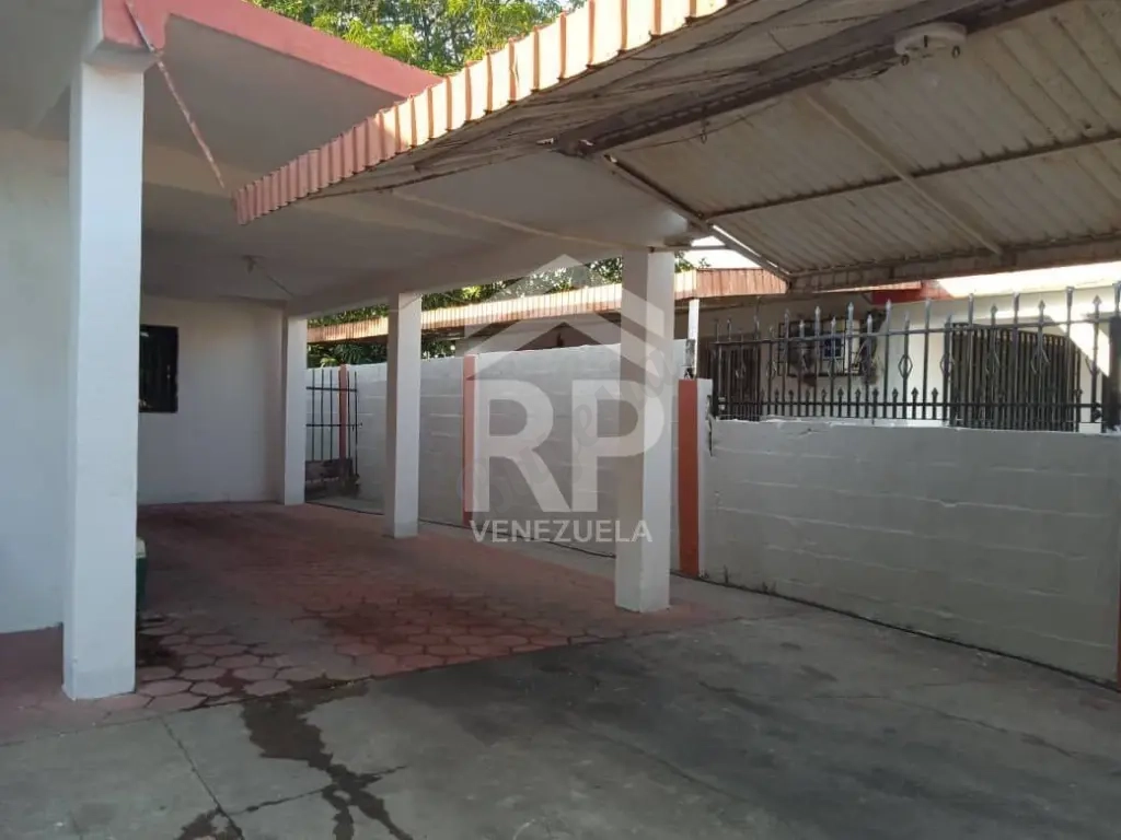 PLC-009 CASA EN VENTA EN URB. LA ROTARIA MARACAIBO