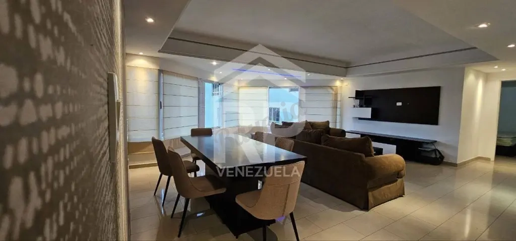 PLA-022 Apartamento en Alquiler en el Sector La Lago, Maracaibo