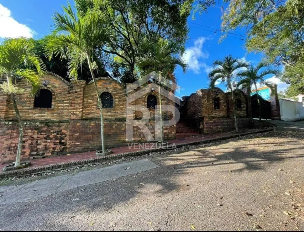COC-011 Casa con piscina en Venta en Santa Teresa, San Cristóbal