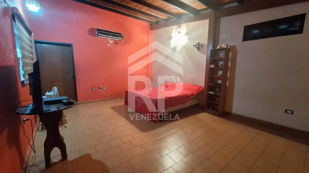 CRC-012 Casa con Local en Venta en Urb. Pueblo Nuevo, Barquisimeto
