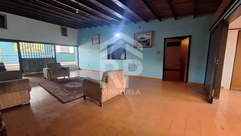 CRC-012 Casa con Local en Venta en Urb. Pueblo Nuevo, Barquisimeto