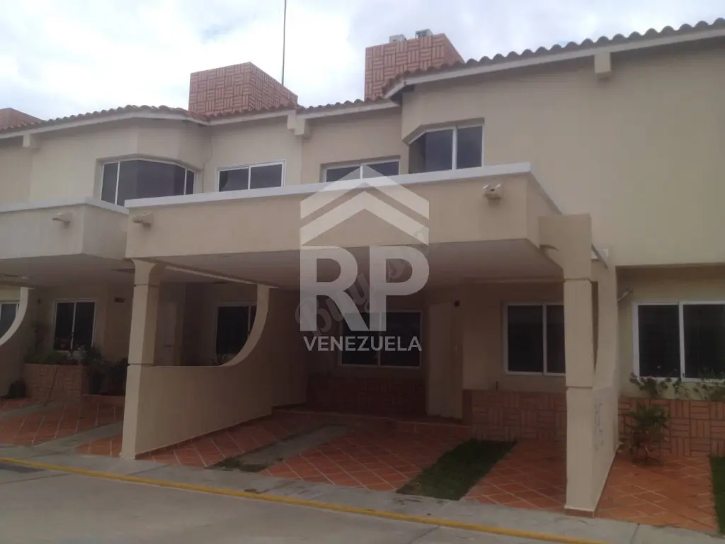 CRC-010 Casa en Venta en la Av. Ribereña Villa Paris, Cabudare