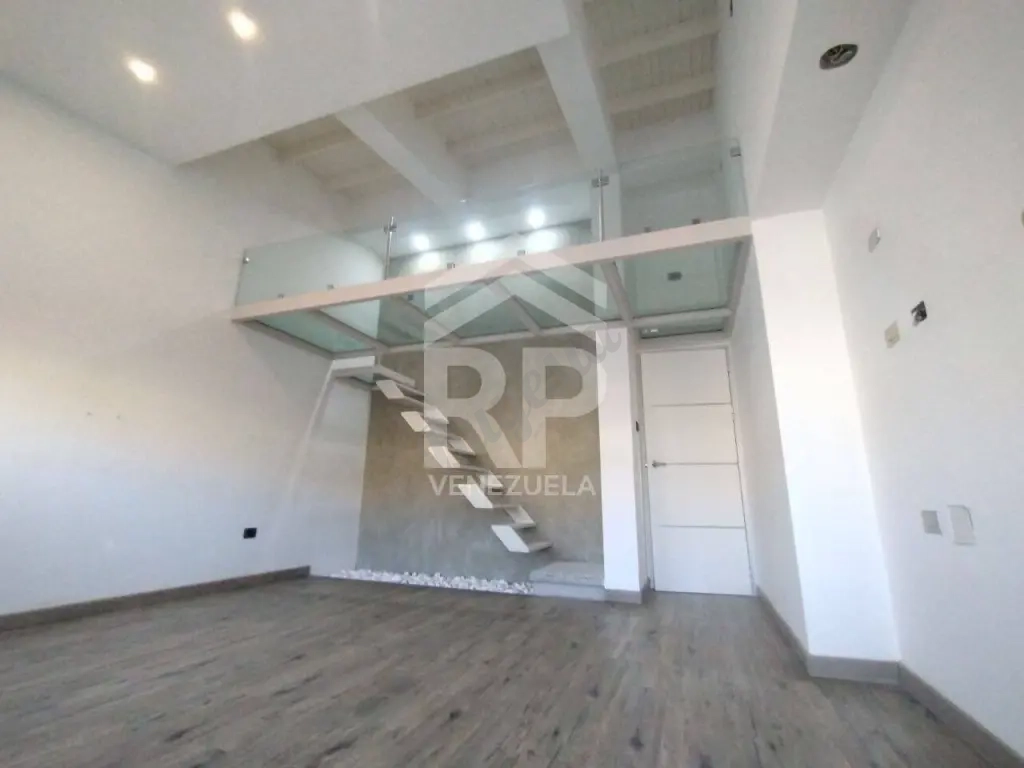 CRC-010 Casa en Venta en la Av. Ribereña Villa Paris, Cabudare