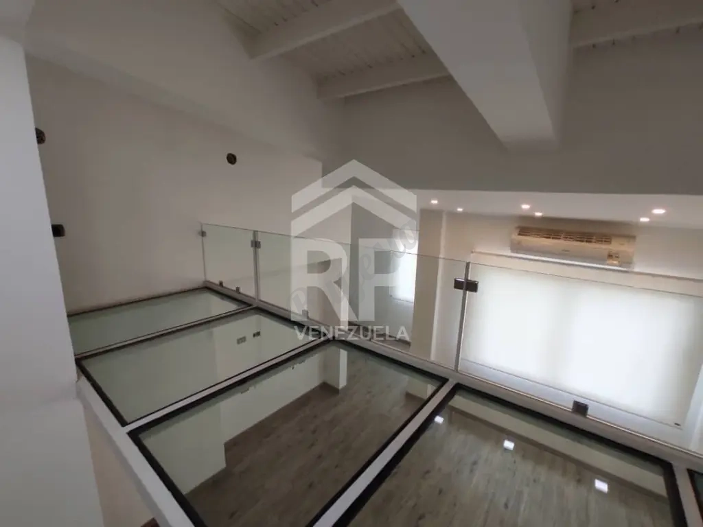 CRC-010 Casa en Venta en la Av. Ribereña Villa Paris, Cabudare