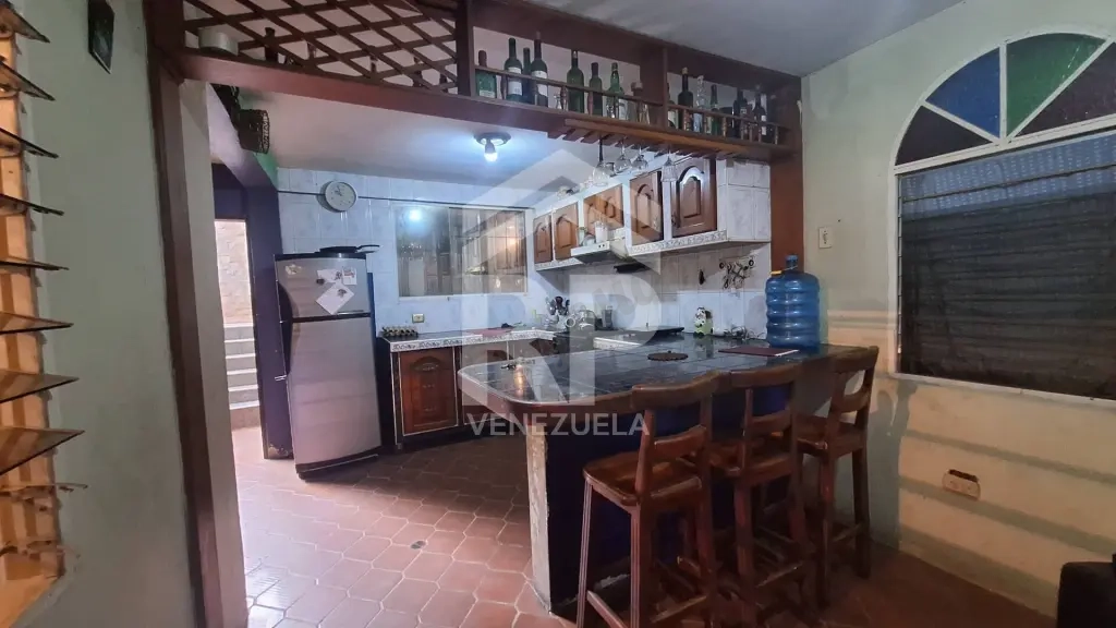 CRC-012 Casa con Local en Venta en Urb. Pueblo Nuevo, Barquisimeto