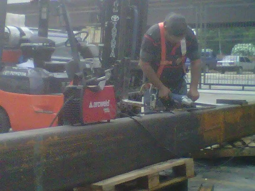 CONSTRUCCIONES ESVIVE C.A. servicios y mantenimientos.