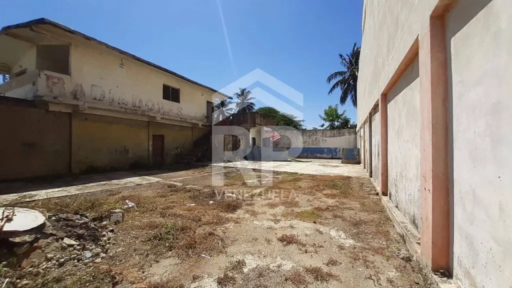 SGT-146 Terreno en Venta con Bienhechuria en Tucacas