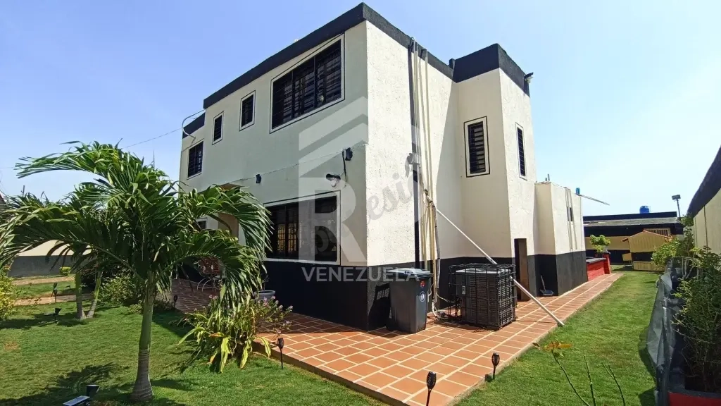 SGC-422 CASA QUINTA EN VENTA EN GUANADITO