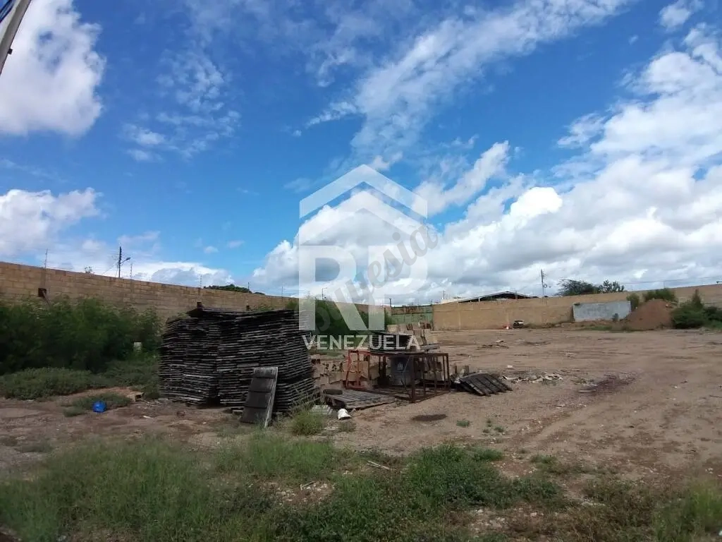 SGG-044 Galpón Industrial En Venta o Alquiler en Calle Comercio De Caj