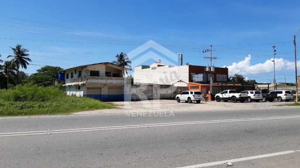 SGT-146 Terreno en Venta con Bienhechuria en Tucacas