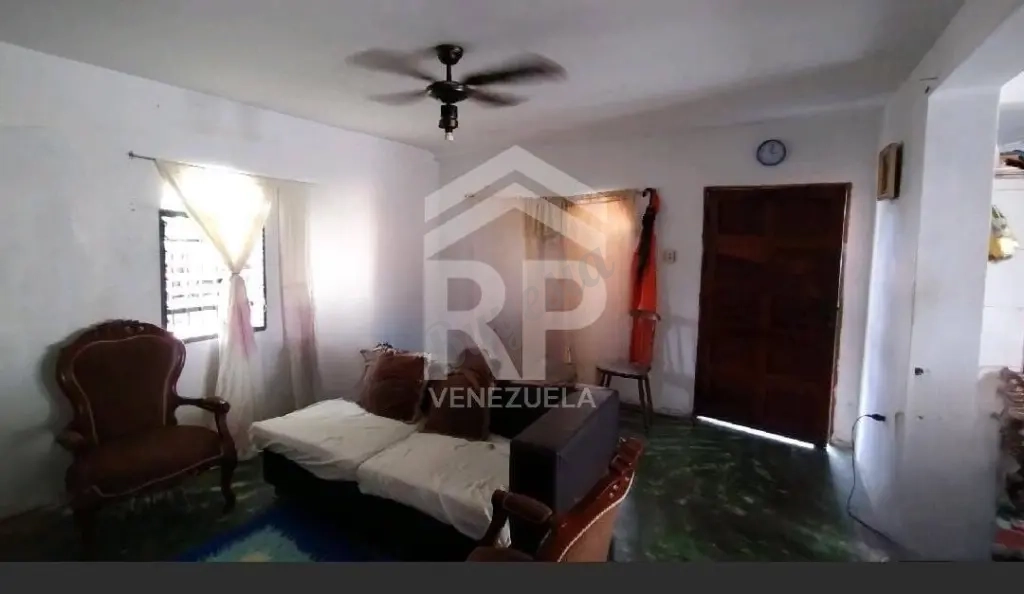 PLC-007 CASA EN VENTA EN EL SECTOR LA MACANDONA (LA LIMPIA)