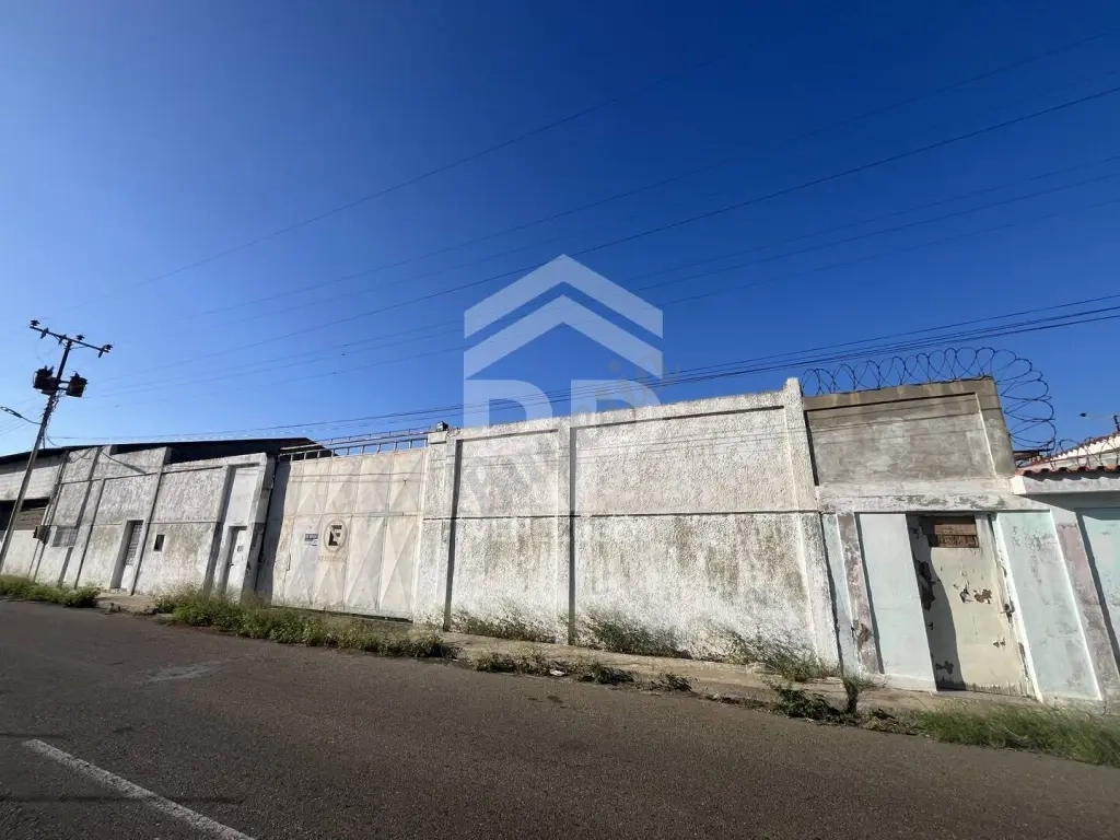 SGG -048 GALPON EN VENTA O ALQUILER EN PUNTO FIJO
