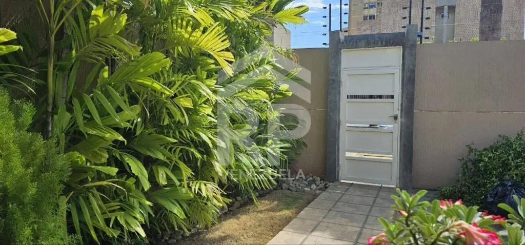 CASA EN VENTA EN SECTOR ZAPARA 2 CON SANTA RITA MARACAIBO