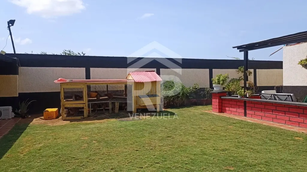 SGC-422 CASA QUINTA EN VENTA EN GUANADITO