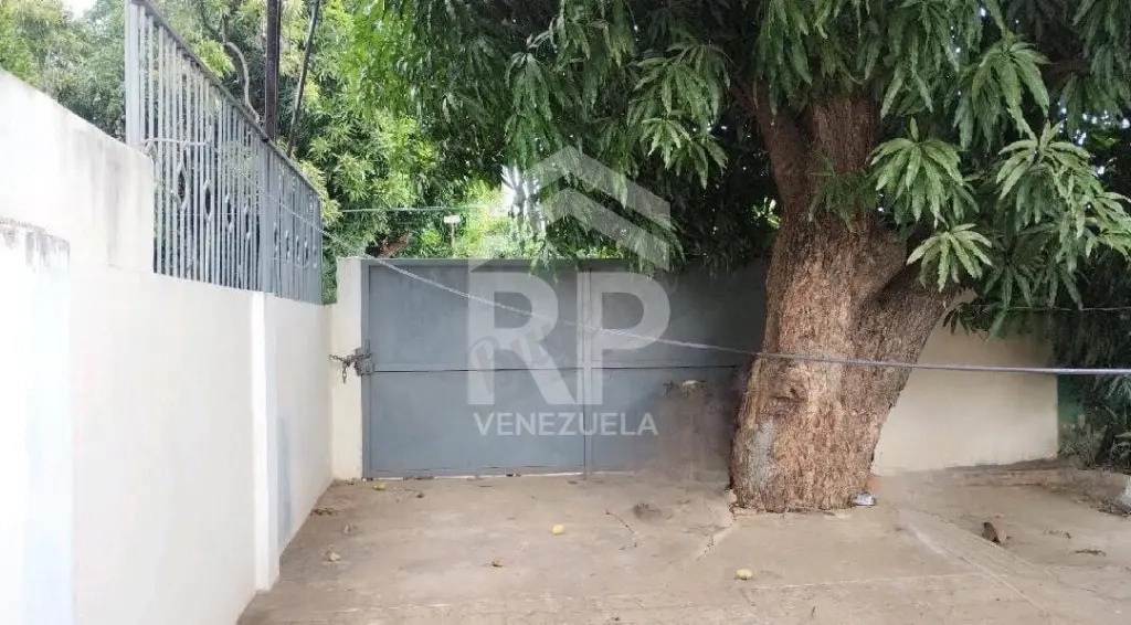 PLC-007 CASA EN VENTA EN EL SECTOR LA MACANDONA (LA LIMPIA)