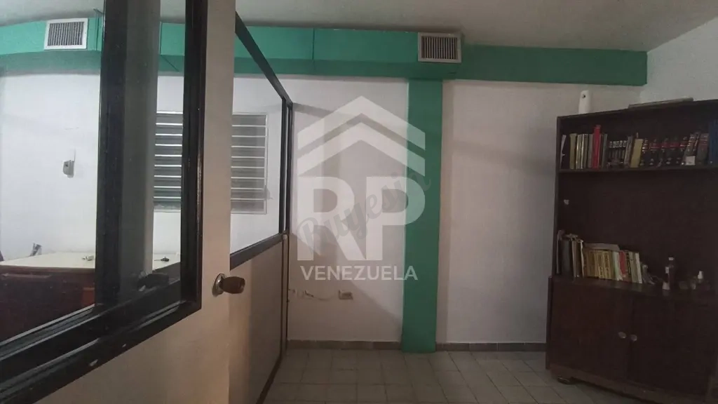 SGL-133 LOCAL EN VENTA O ALQUILER EN EL CENTRO DE PUNTO FIJO