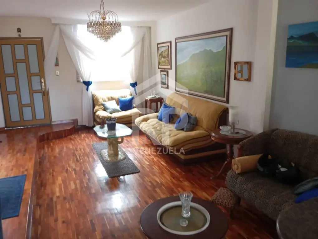 COC-003 CASA EN VENTA EN COLINAS DE PIRINEOS